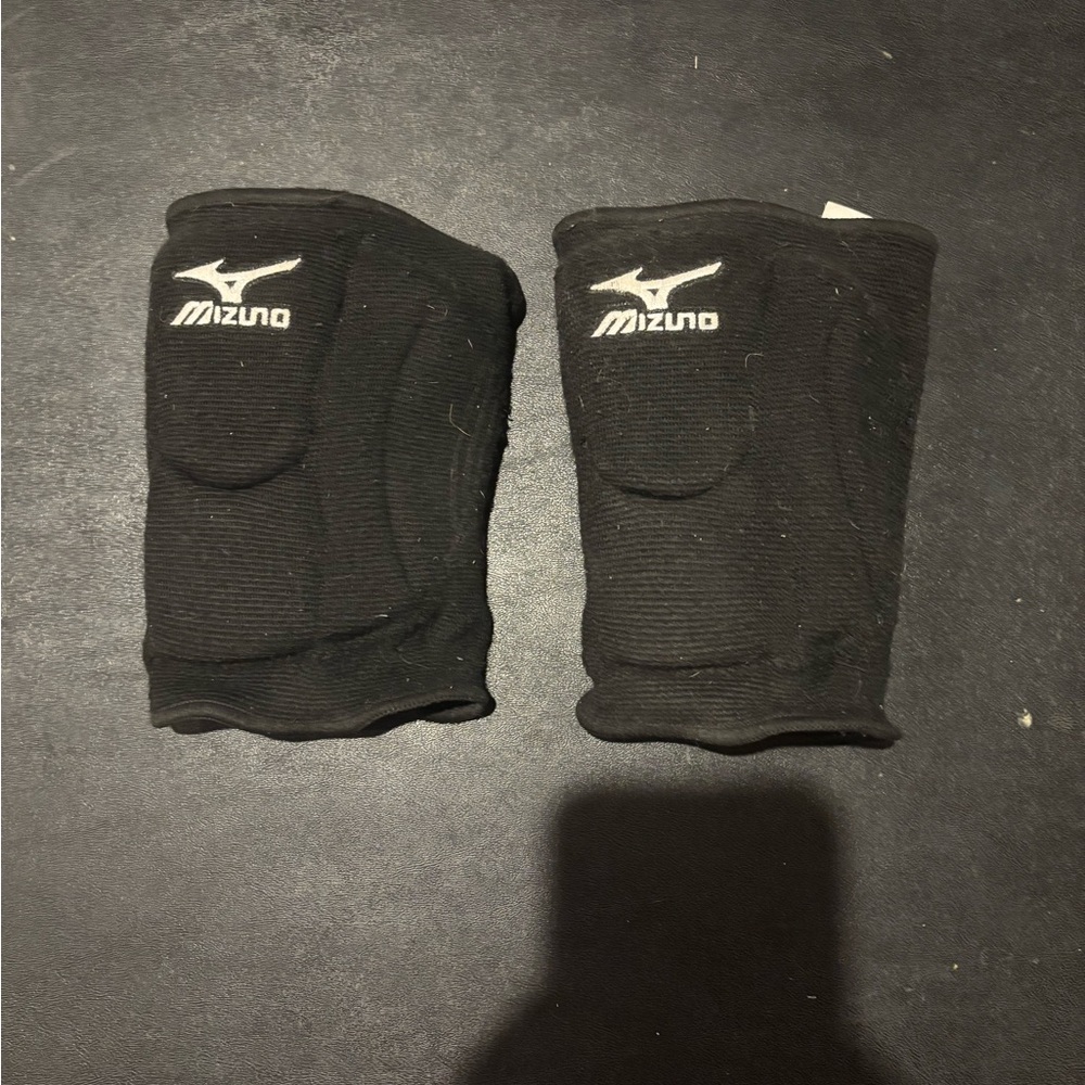 Mizuno Black Sports Knee Pads